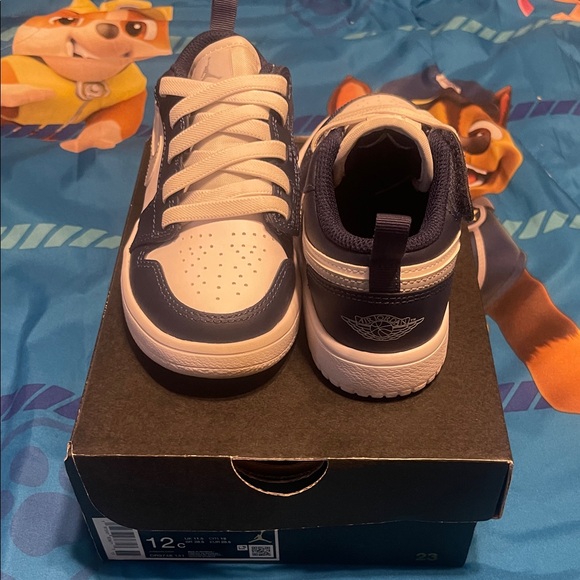 Jordan Kids Navy and White Sneakers - Picture 2 of 5